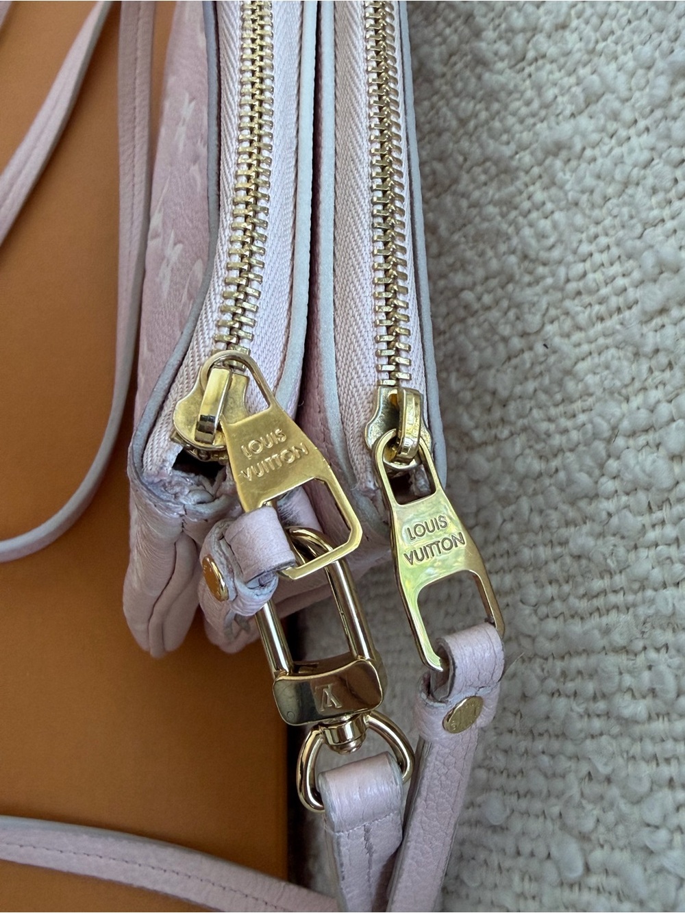 Louis Vuitton Monogram Crossbody - Picture 5 of 13
